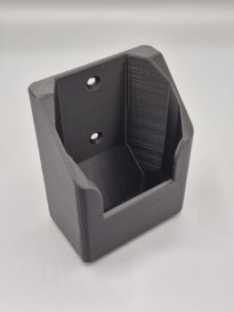 Präzise FDM 3D-gedruckte Halterung mit zwei Befestigungsbohrungen, ideal für industrielle Anwendungen.